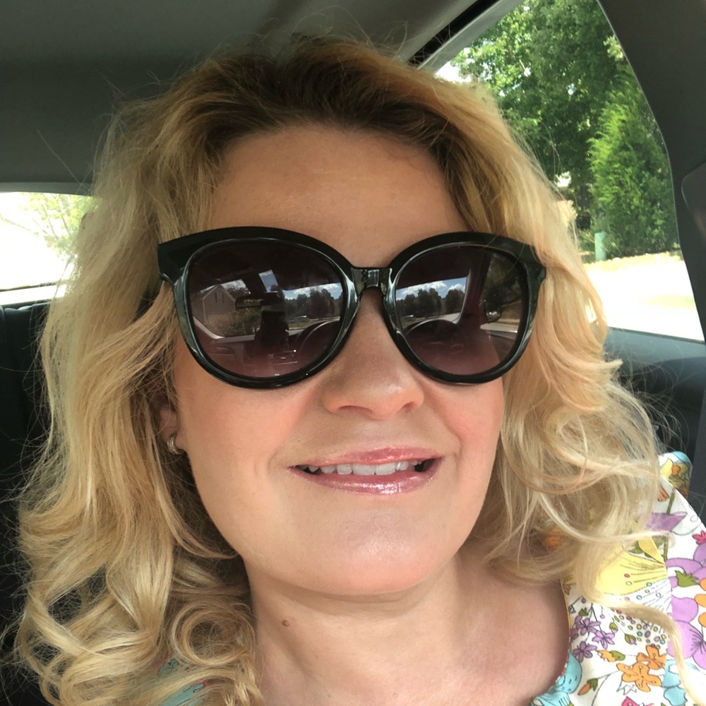 Meet your Posher, Emily